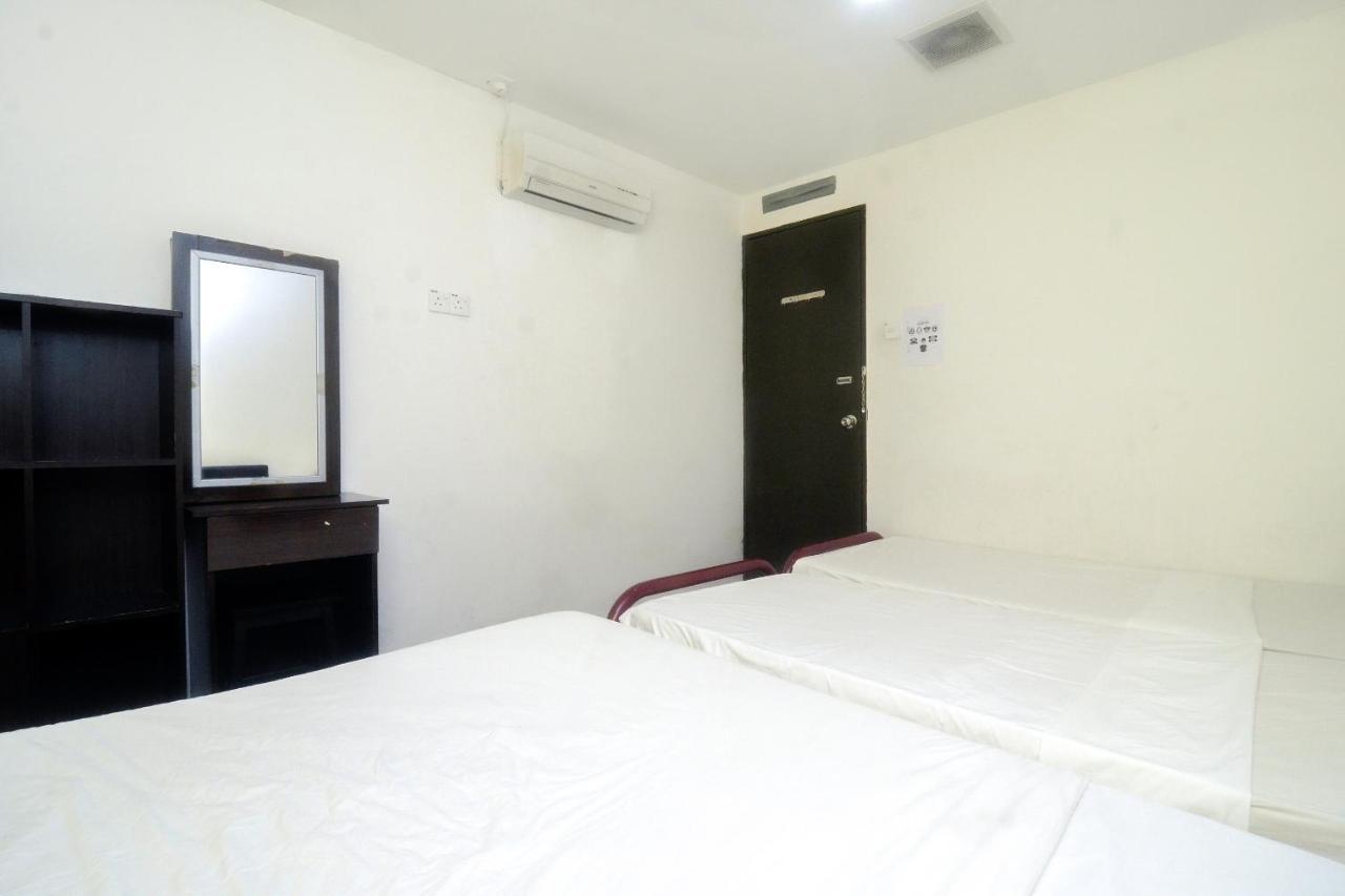 Spot On 89886 Backpacker'S Stay Services Kuching Kültér fotó