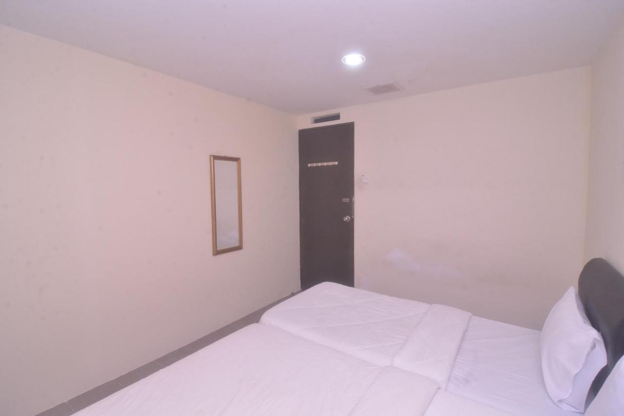 Spot On 89886 Backpacker'S Stay Services Kuching Kültér fotó