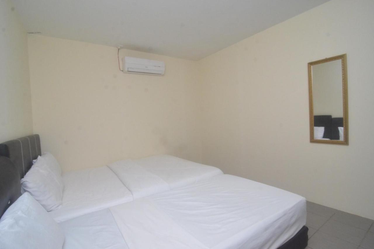 Spot On 89886 Backpacker'S Stay Services Kuching Kültér fotó