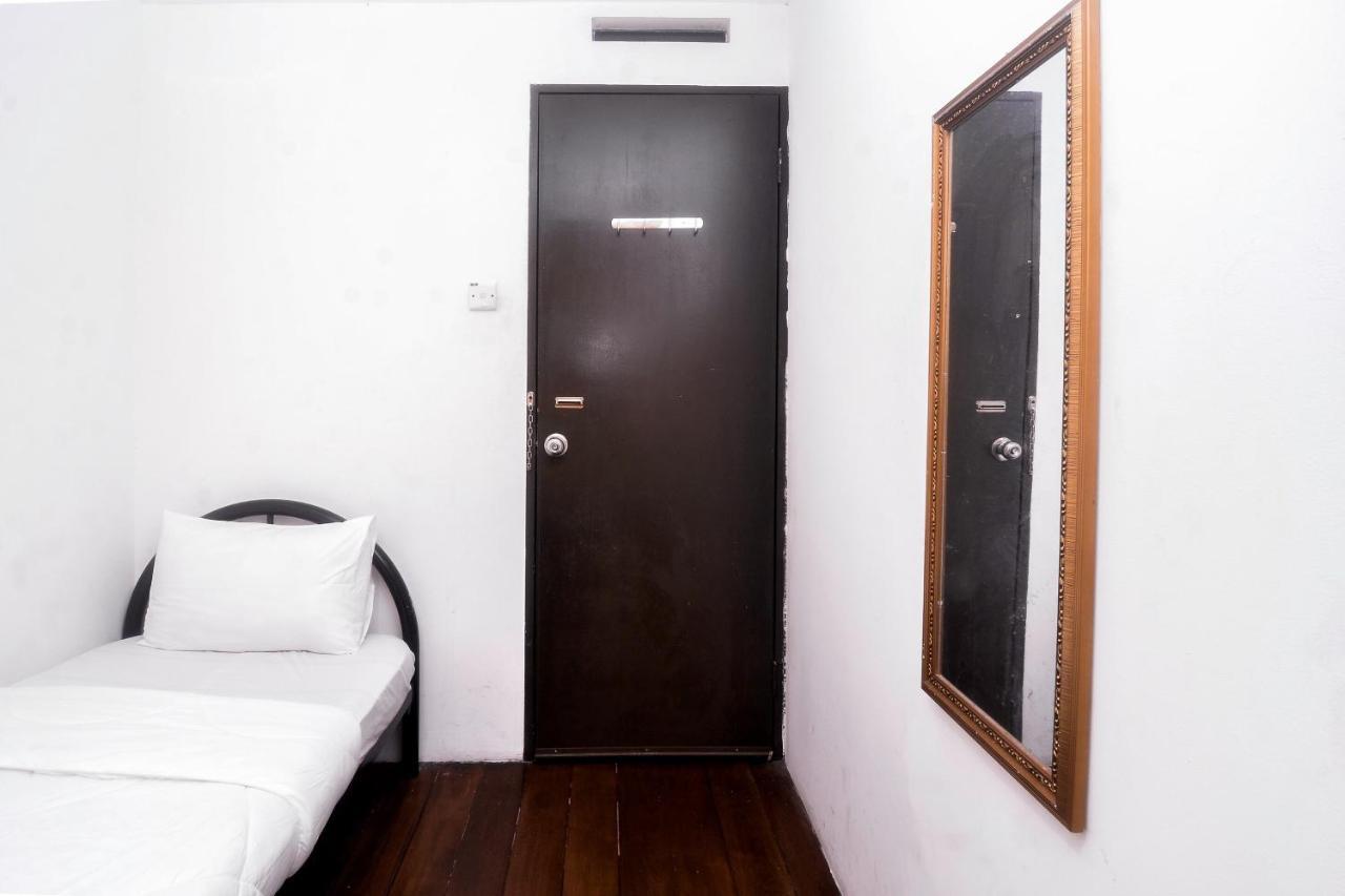Spot On 89886 Backpacker'S Stay Services Kuching Kültér fotó