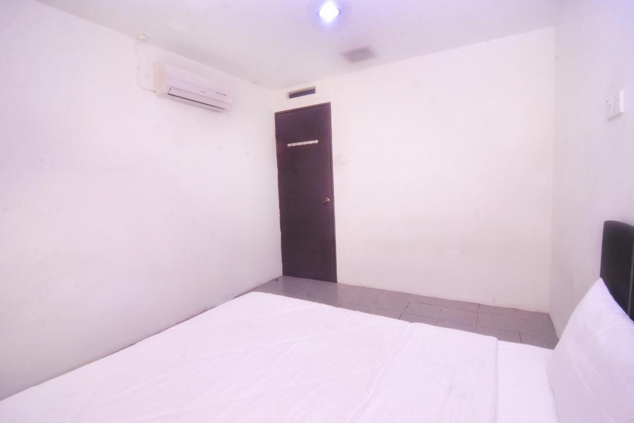 Spot On 89886 Backpacker'S Stay Services Kuching Kültér fotó