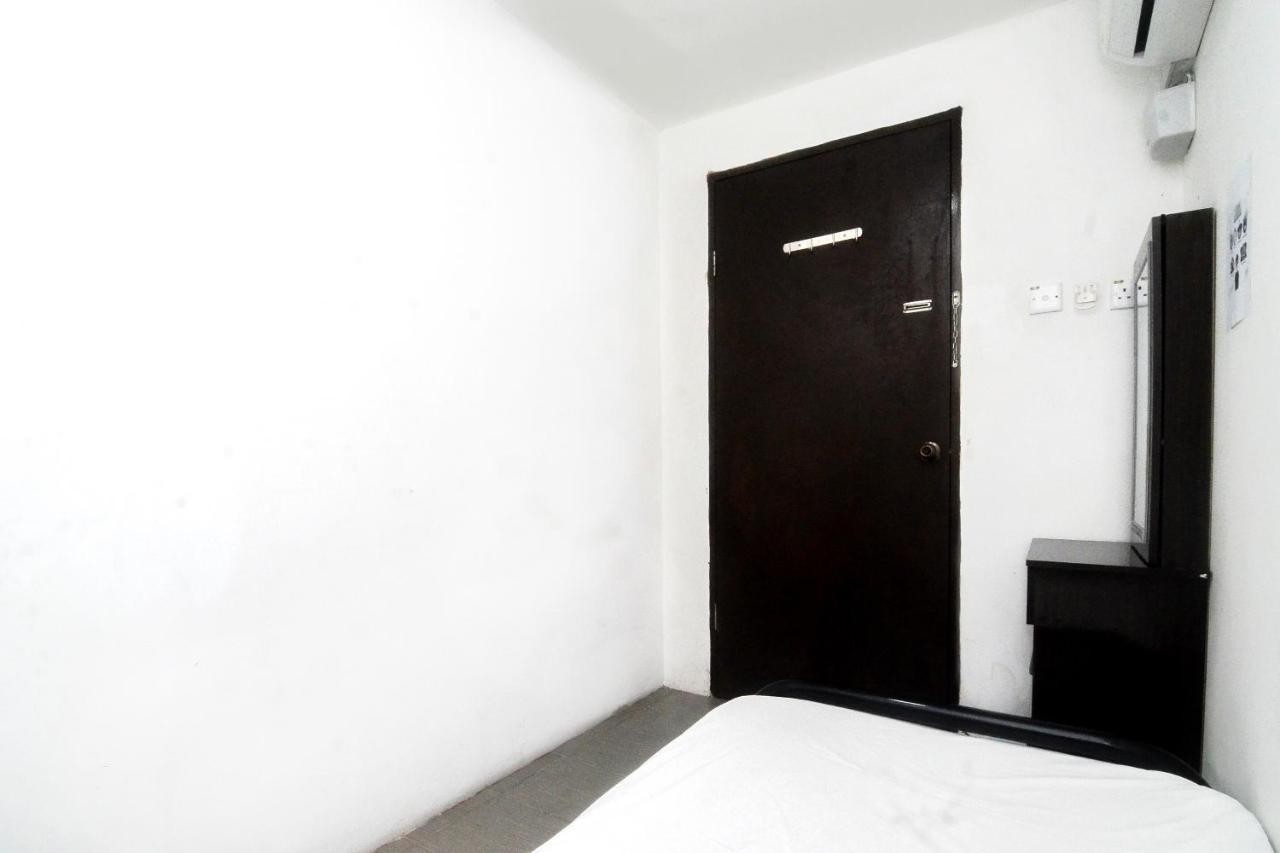 Spot On 89886 Backpacker'S Stay Services Kuching Kültér fotó