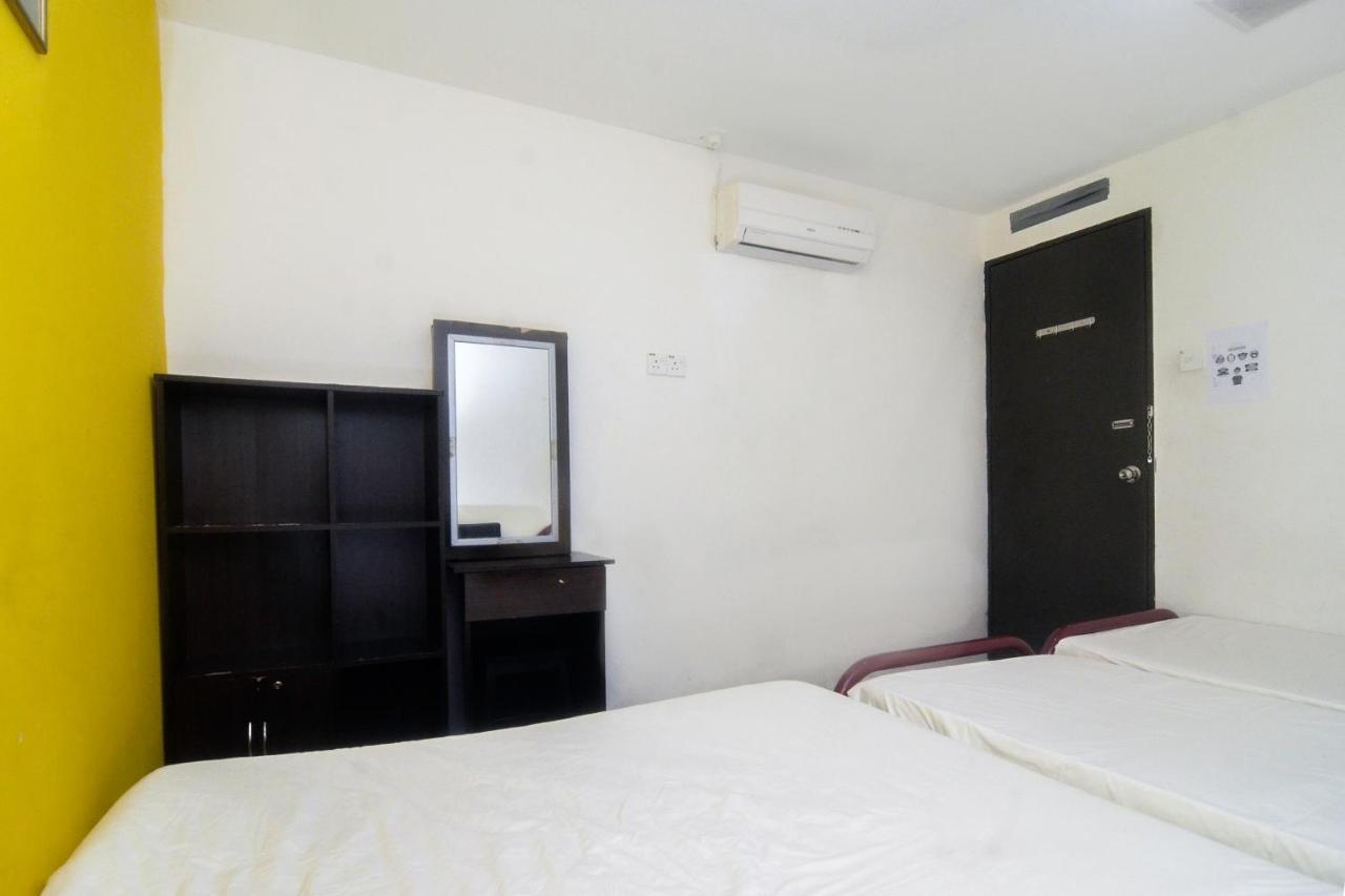 Spot On 89886 Backpacker'S Stay Services Kuching Kültér fotó
