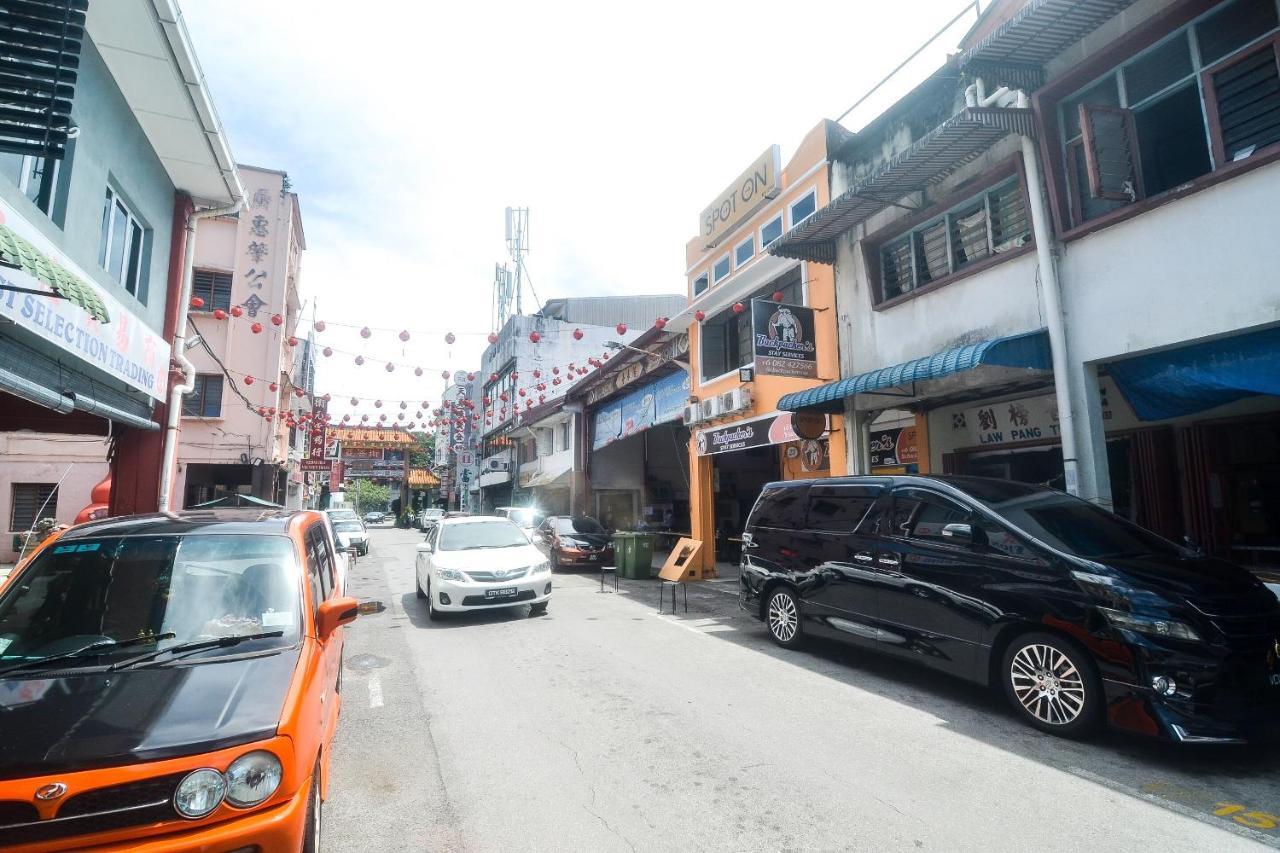 Spot On 89886 Backpacker'S Stay Services Kuching Kültér fotó