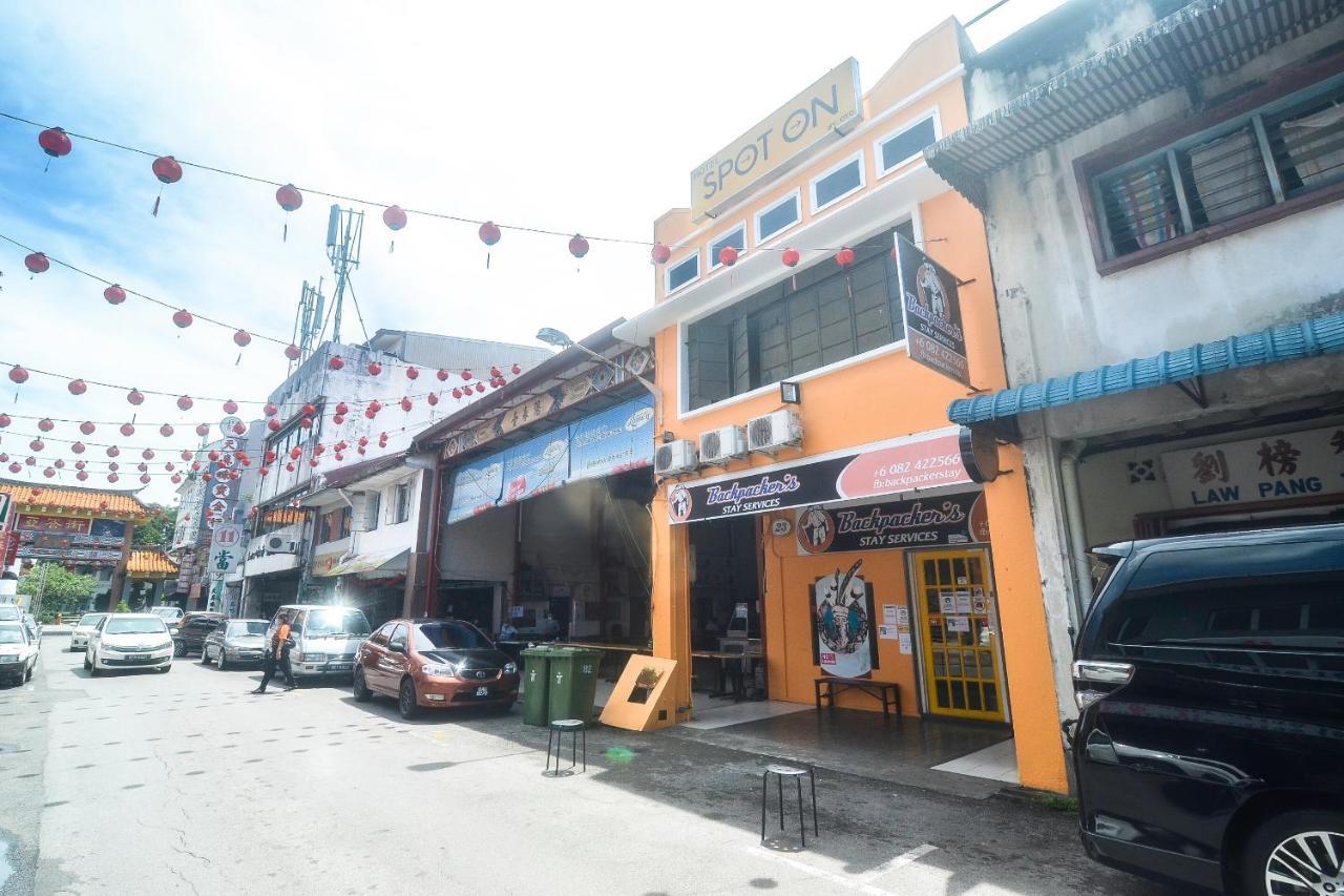 Spot On 89886 Backpacker'S Stay Services Kuching Kültér fotó