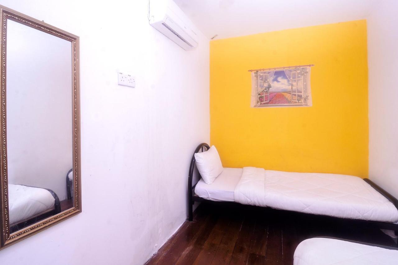 Spot On 89886 Backpacker'S Stay Services Kuching Kültér fotó