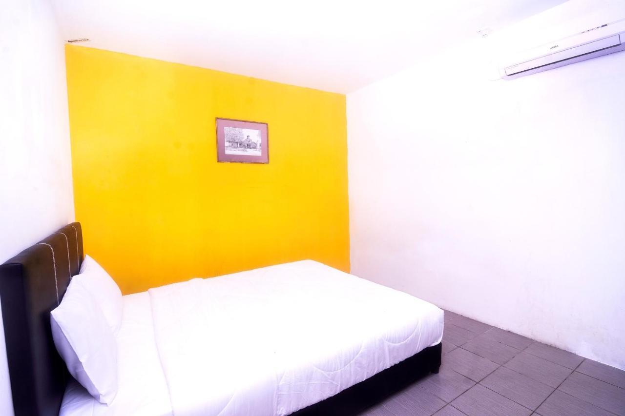 Spot On 89886 Backpacker'S Stay Services Kuching Kültér fotó