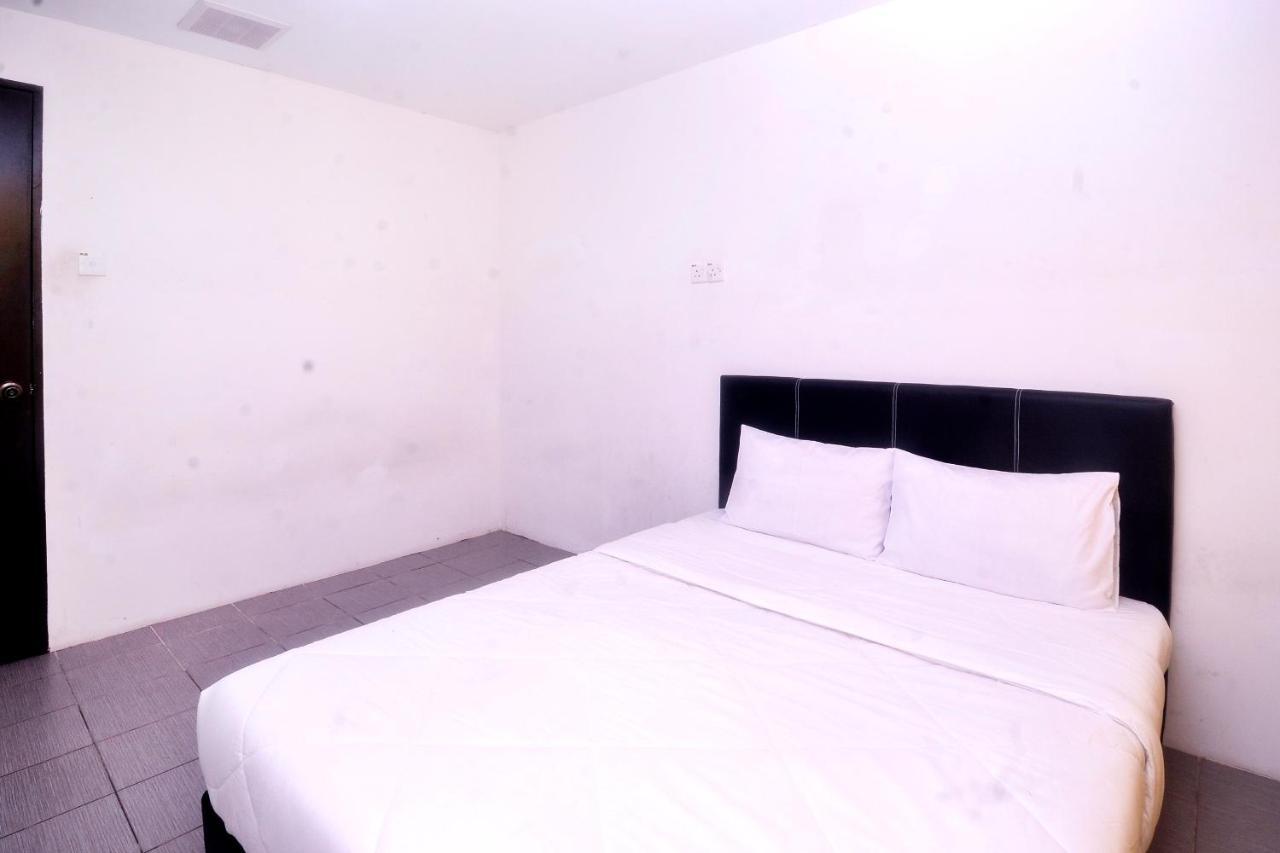 Spot On 89886 Backpacker'S Stay Services Kuching Kültér fotó