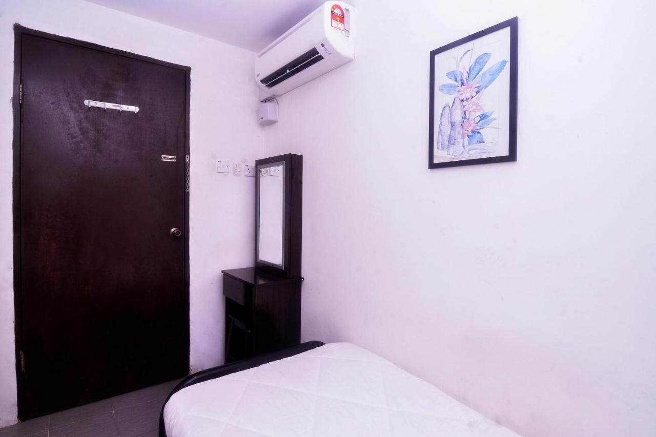 Spot On 89886 Backpacker'S Stay Services Kuching Kültér fotó