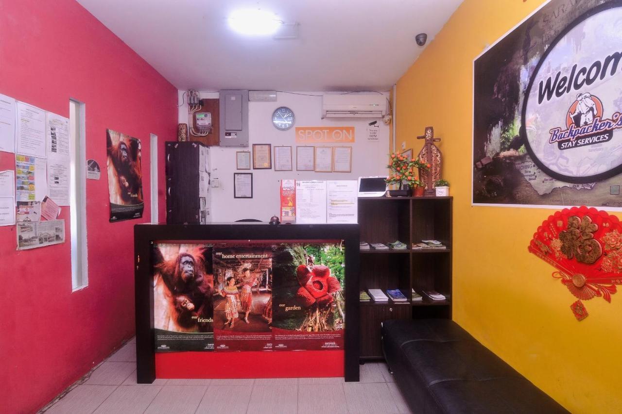 Spot On 89886 Backpacker'S Stay Services Kuching Kültér fotó