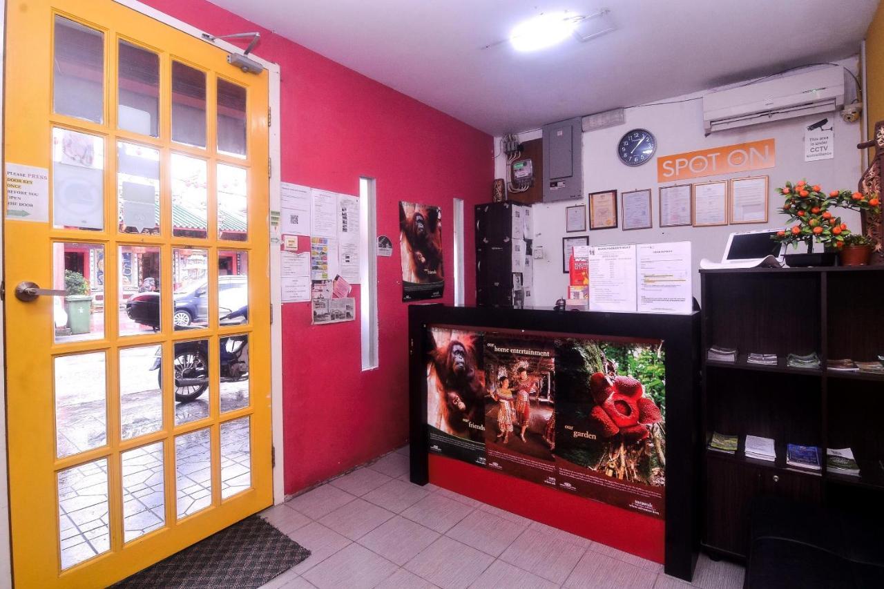 Spot On 89886 Backpacker'S Stay Services Kuching Kültér fotó