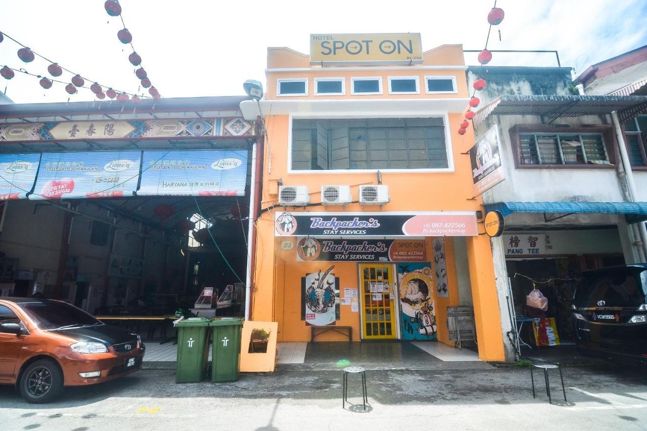 Spot On 89886 Backpacker'S Stay Services Kuching Kültér fotó