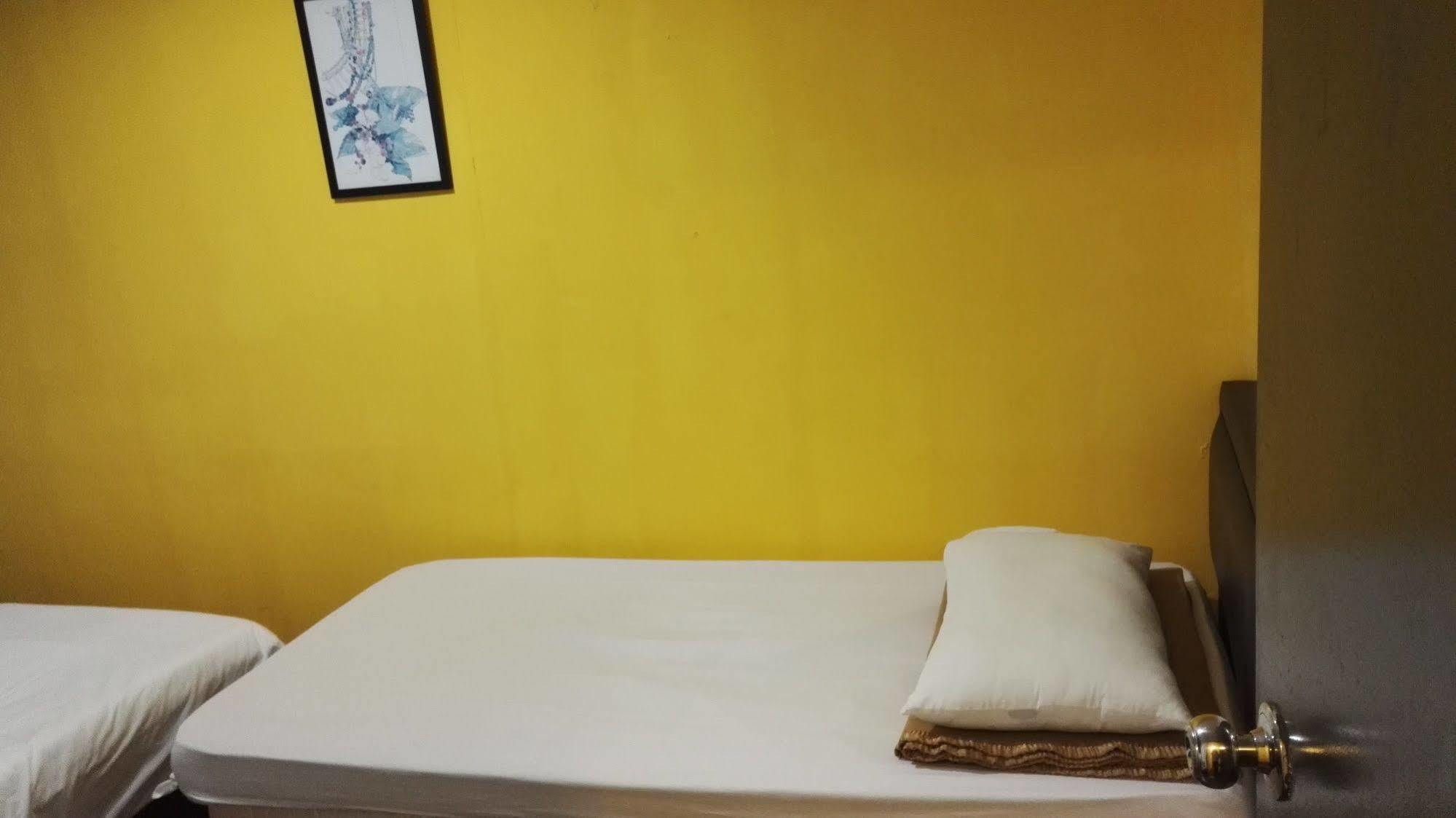 Spot On 89886 Backpacker'S Stay Services Kuching Kültér fotó