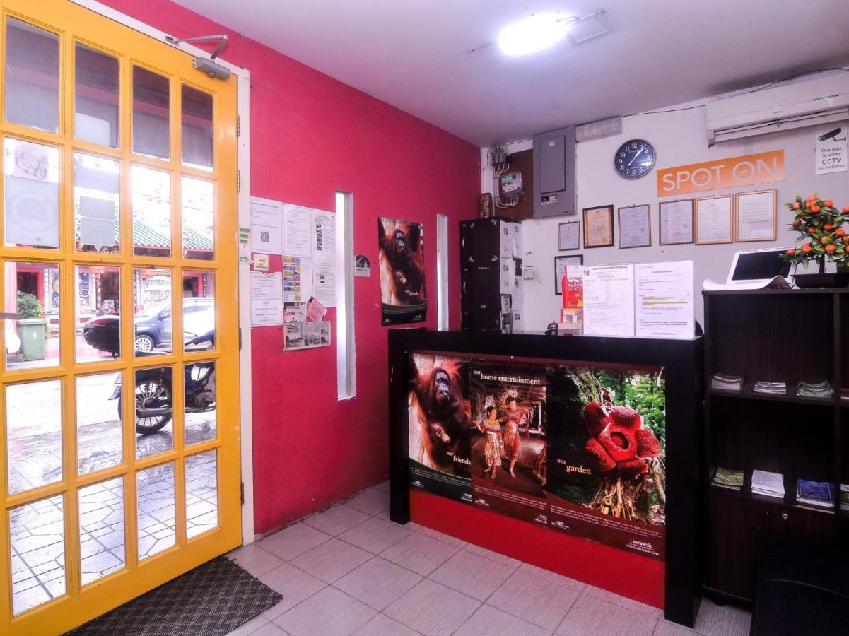 Spot On 89886 Backpacker'S Stay Services Kuching Kültér fotó