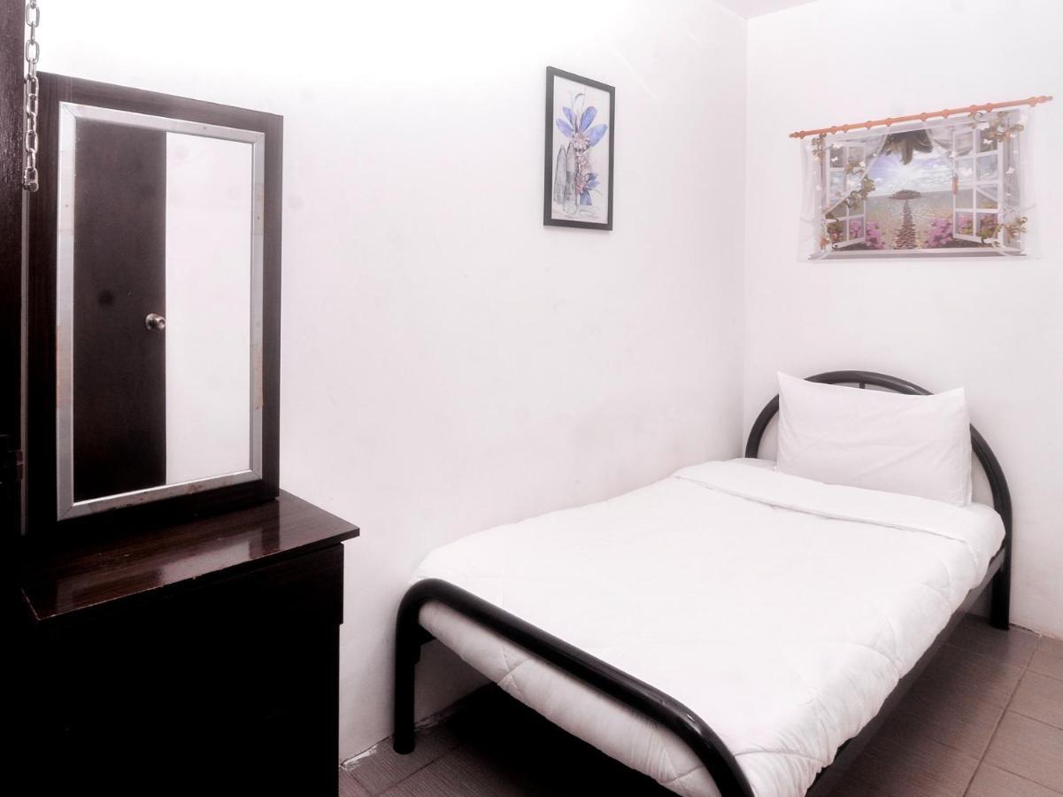 Spot On 89886 Backpacker'S Stay Services Kuching Kültér fotó