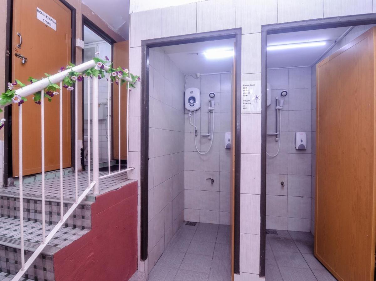 Spot On 89886 Backpacker'S Stay Services Kuching Kültér fotó